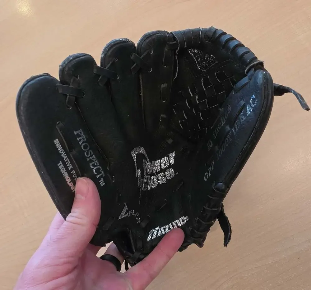 Mizuno Prospect GPP 1000Y1BKAC 10 Inch Youth Baseball Glove Black